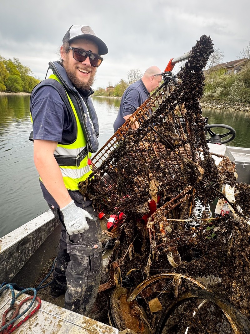 Abfalltaucher Schweiz - Waste recovered from the river