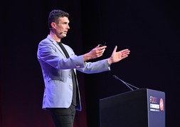 How Mindset Spreads and Cultures Transform.
This keynote reveals how attitudes, energy, and expectations spread through teams, and how leaders and teams can drive cultural transformation from the inside out. Mindset isn't just personal, it's social.