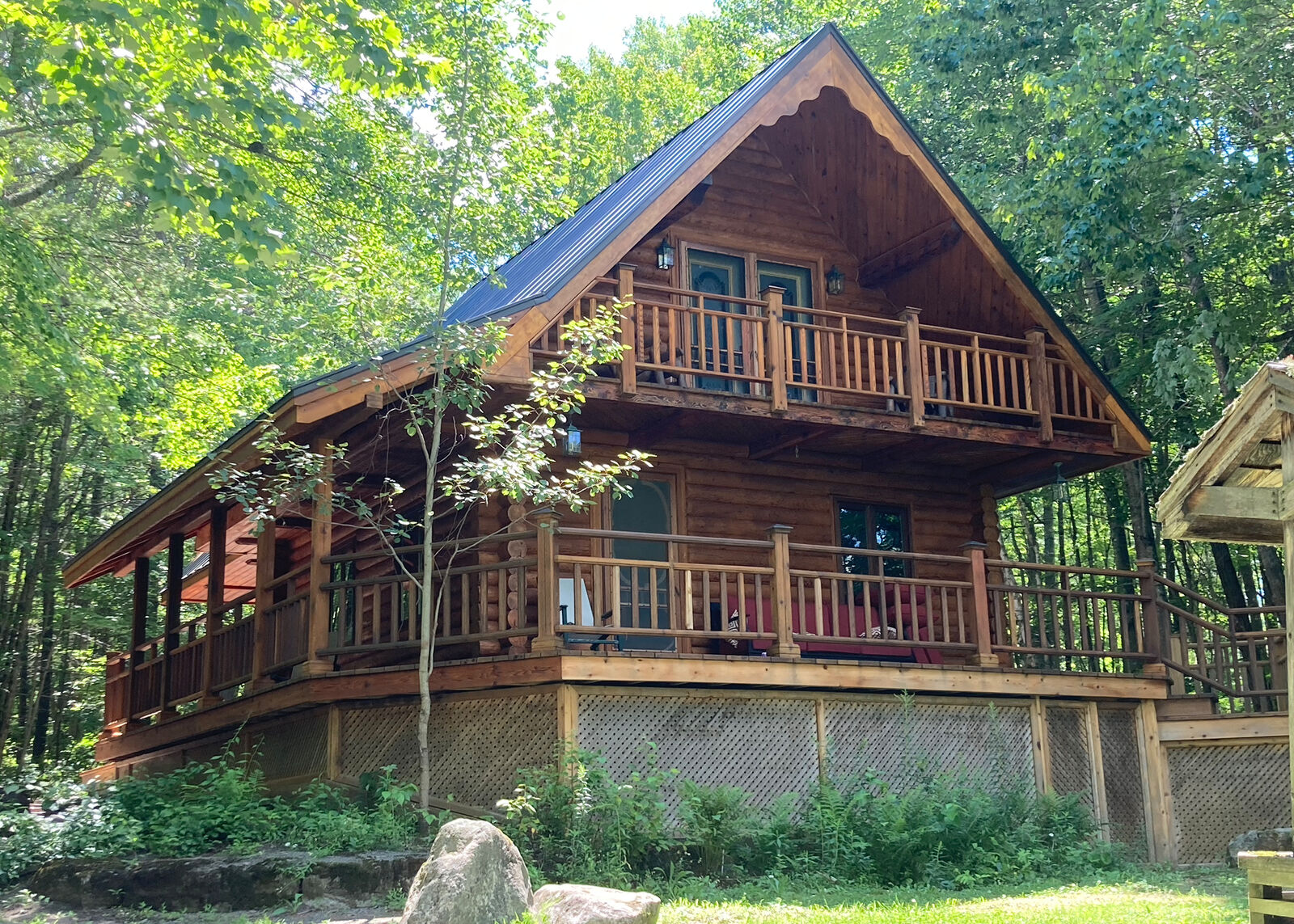 Kazebo Escapes Waterfront Log Cabin for Rent on Danford Lake