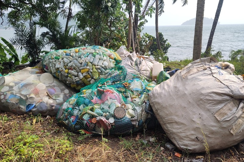 TECHshare Kamerun - gesammelte Plastikflaschen