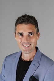 Building Mental Agility in an Uncertain World.
Watch a volunteer's mind shift so completely, it challenges what we think we know about ownership, perception, and change. This high-energy keynote helps people adapt faster, think flexibly, and stay resilient when everything around them keeps shifting.