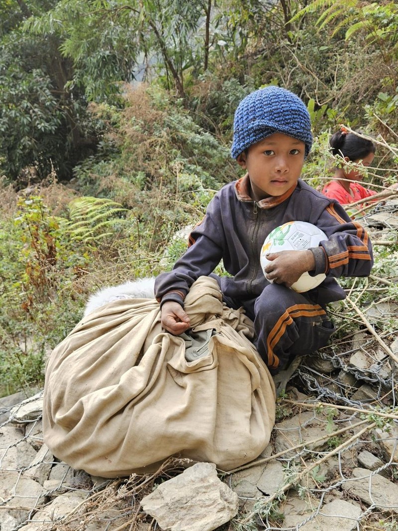 Verein Shanti Med Nepal - kleiner Junge beim Food Camp