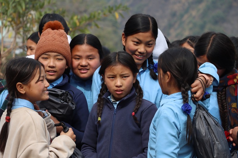 Sambhav Nepal SAFE MOONDAYS - Mädchen mit Kits-Produkten