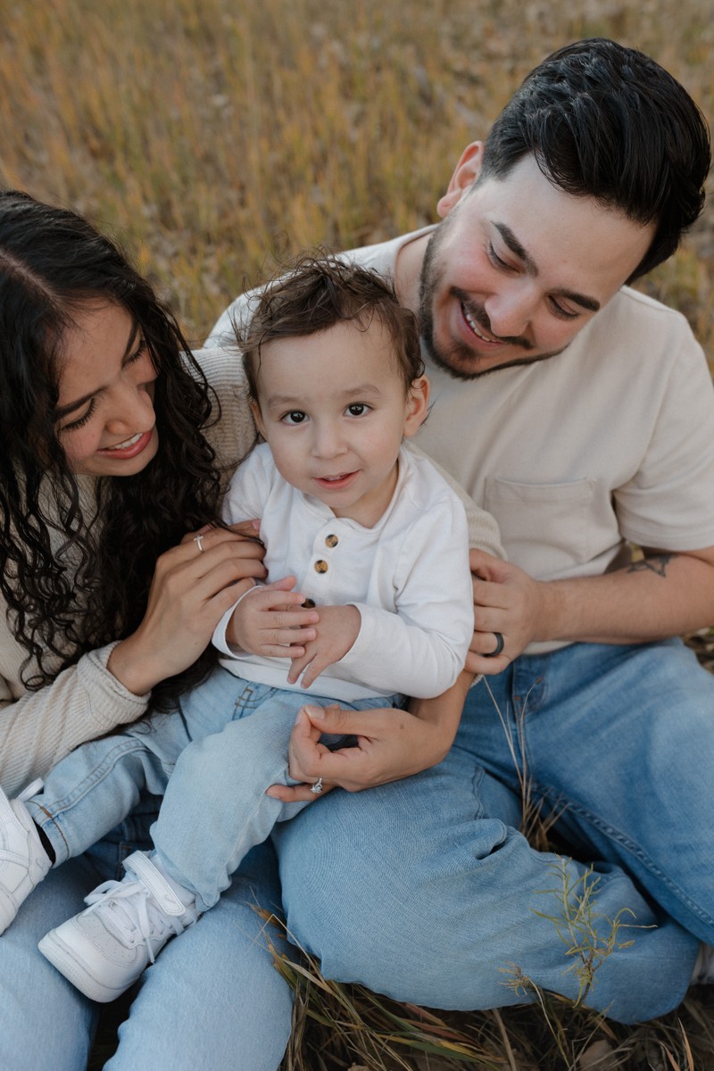 Picture of Angie with her husband getting their bibs for their marathon