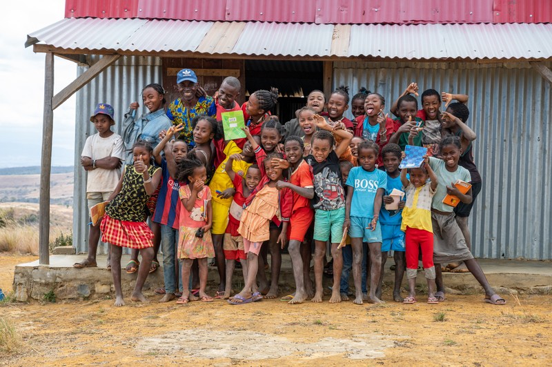 Madagaskar – Verein Nihaona - Schüler und Lehrer