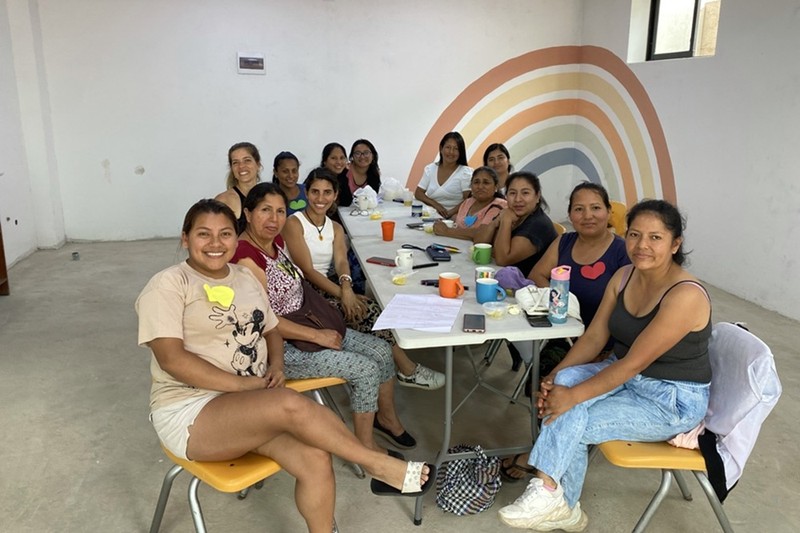 Estación Esperanza Lima - women's meeting
