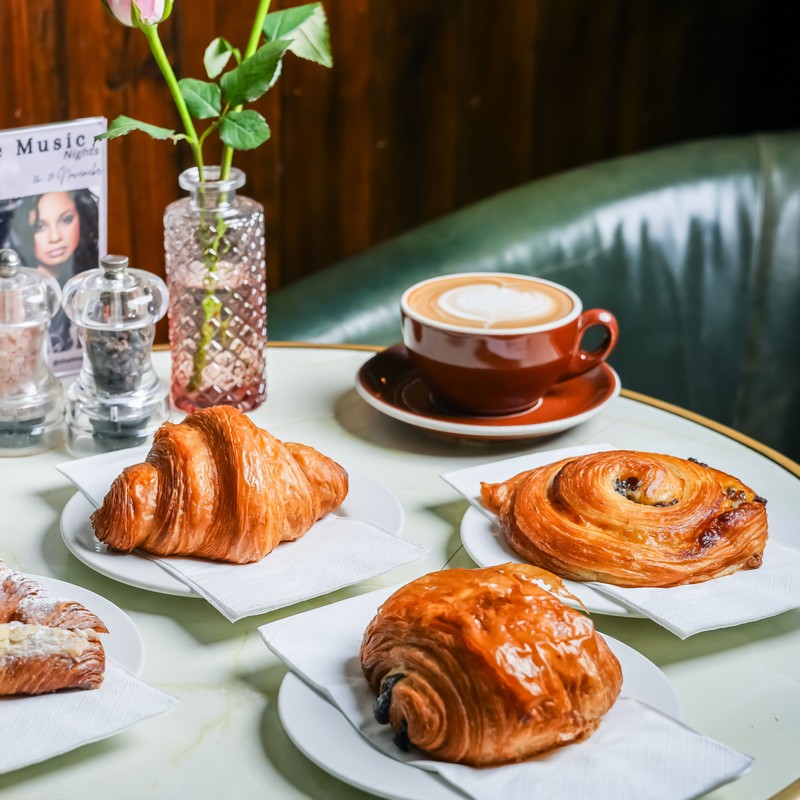 Poached Eggs with Hollandaise