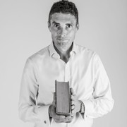 How High Performers Think Smarter and Lead Sharper.
This keynote explores how attention, bias, and mental shortcuts shape our choices and shows teams how to upgrade their thinking, improve clarity, and lead with calm precision.