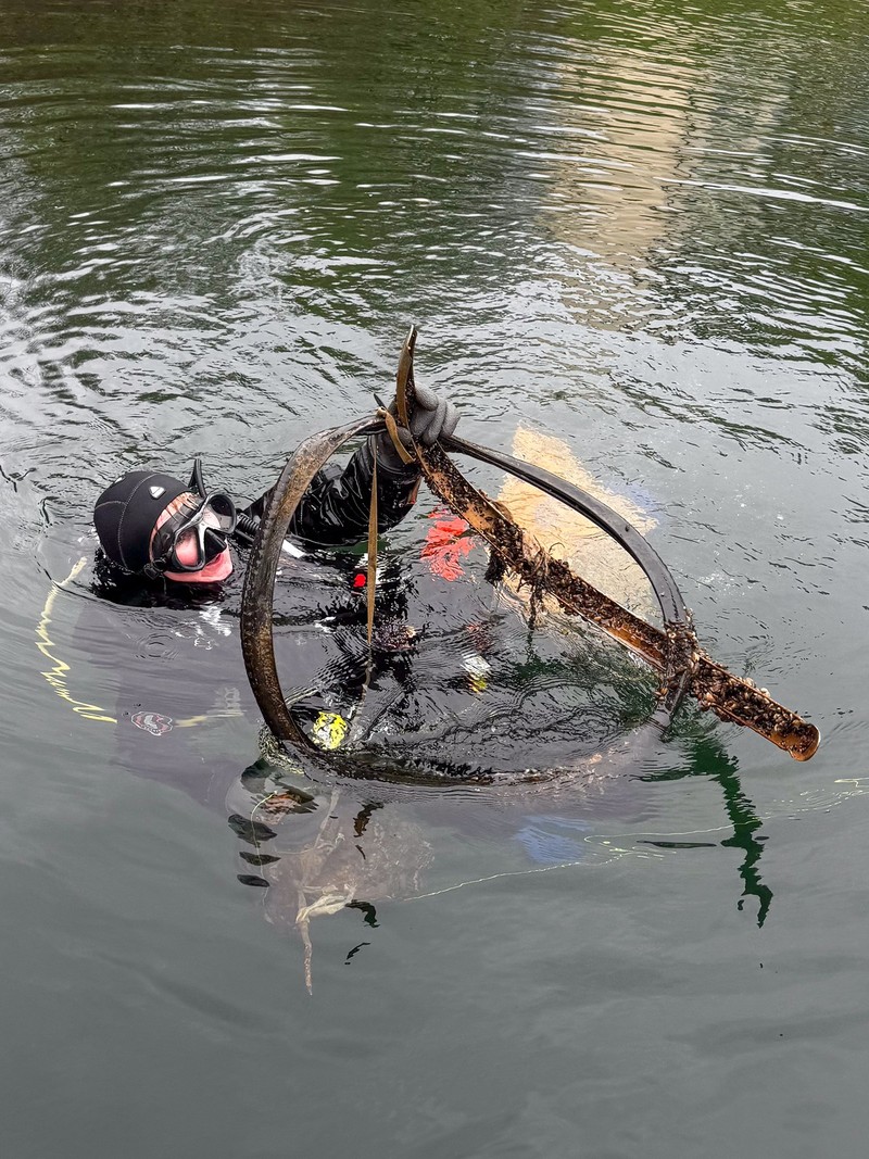 Abfalltaucher Schweiz - Bicycle in the lake