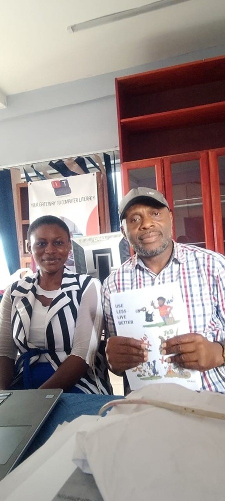 TECHshare Kamerun - neuen Abfallflyer vorstellen