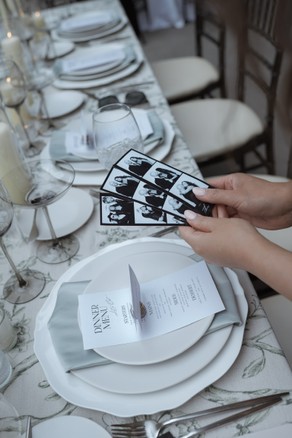 Unlimited printing dslr photo booth in Irvine, california for modern weddings