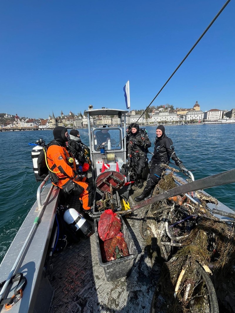 Abfalltaucher Schweiz - Divers on Cleanup Day