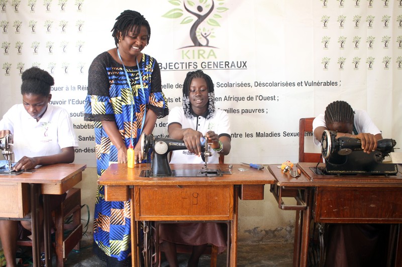 Guinea – Verein KIRA - Schulung an der Nähmaschine