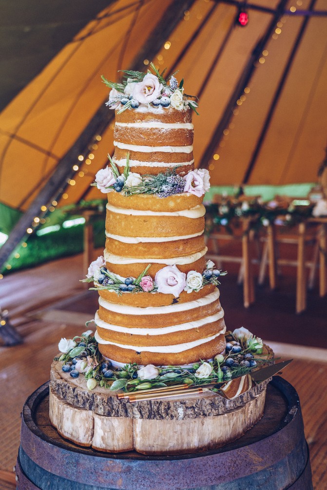 wedding cake in the tipi.