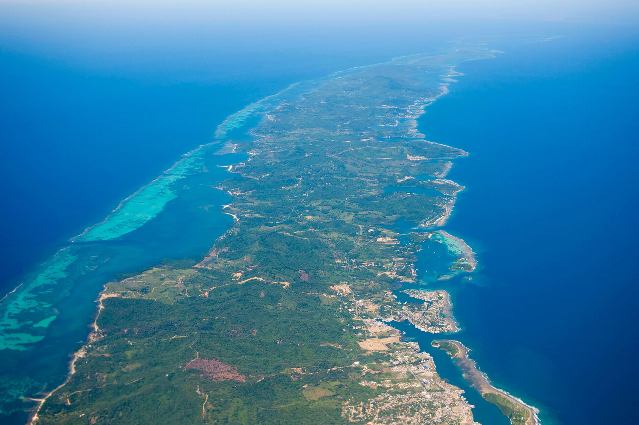 Discover Roatán: A hidden paradise for divers & vacationers in the ...