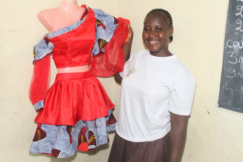 Guinea – Verein KIRA -  fertiges Kleid