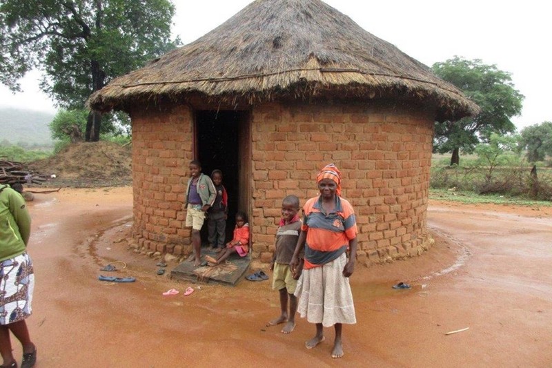 Simbabwe - Freunde Silveira - Lebensmittel hilfe und medizinische Kontrolle