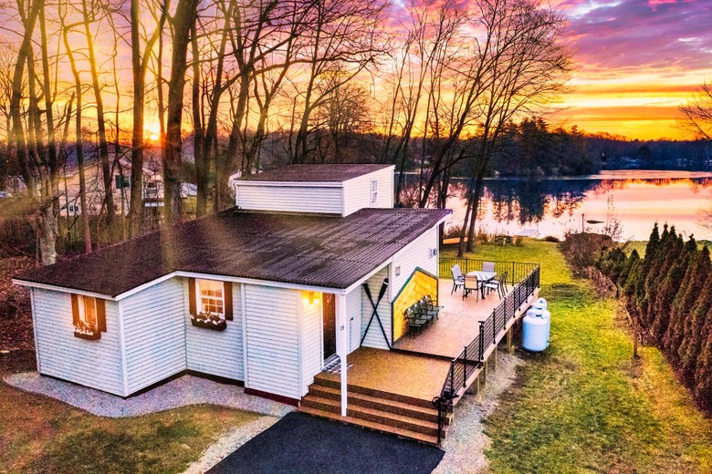 Lodgings at Bluebird Farm: Onsite Treehouse & Barn Loft - Offsite Lake ...