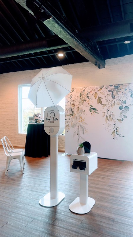 BEST LIFE Photo Booth offers elevated experiences perfect for a high-end events, our DSLR Booth uses a professional-grade camera and studio lighting to deliver crystal-clear, high-resolution photos with incredible detail and depth.
