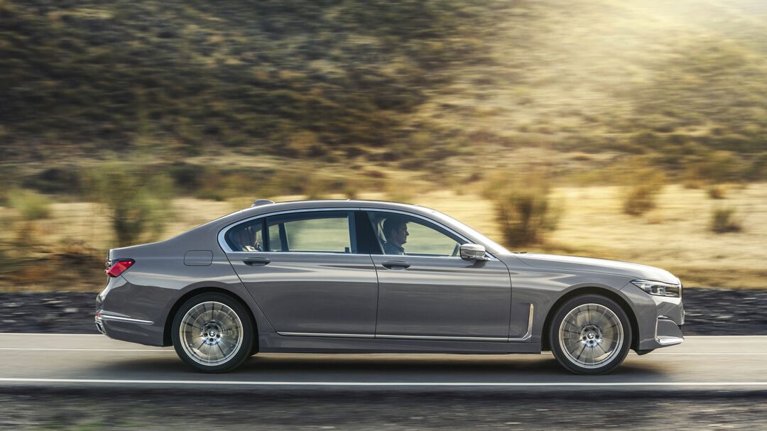 The New BMW 740Le xDrive Pure Excellence in Bernina Grey (4)