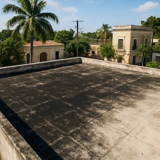 Un techo negro en merida yucatan que requiere Hidrolavado e impermeabilizacion