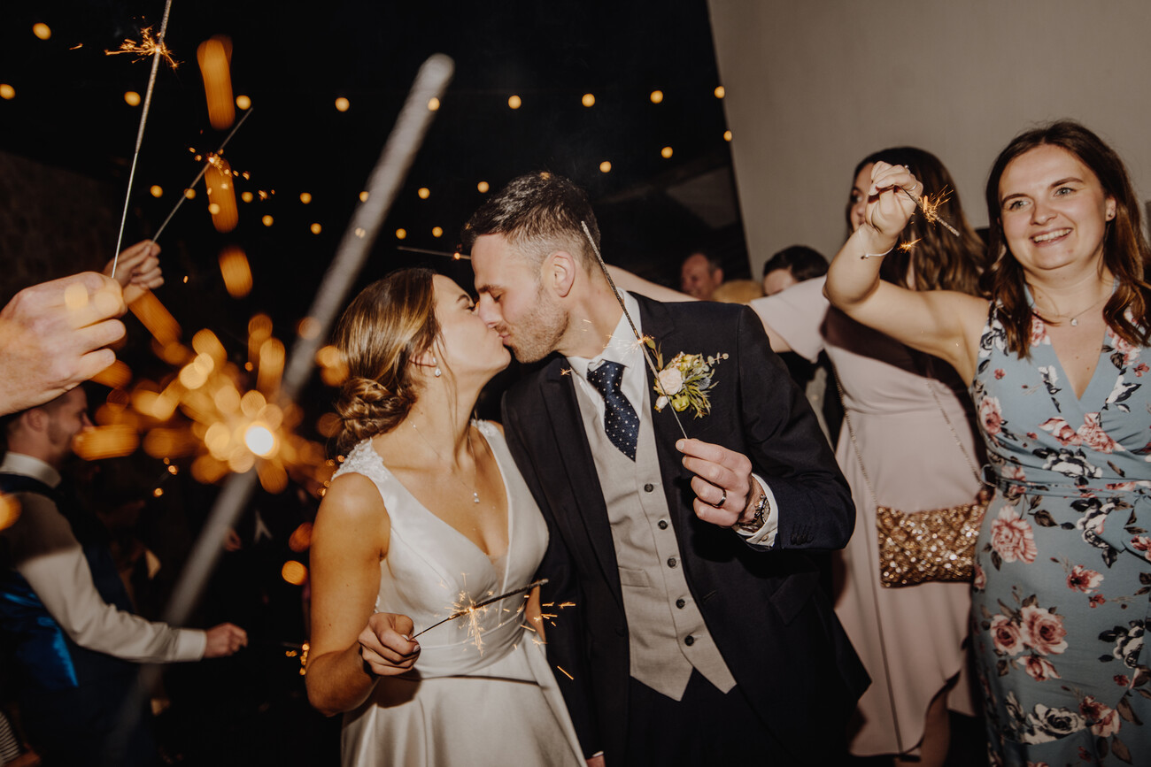 hybrid wedding plans