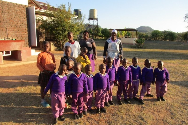 Simbabwe - Freunde Silveira - Kinderhaus «Little Birds Home»
