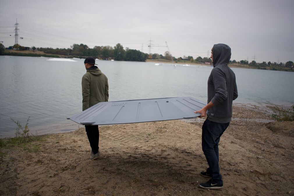 Floating reeds and wavebreakers