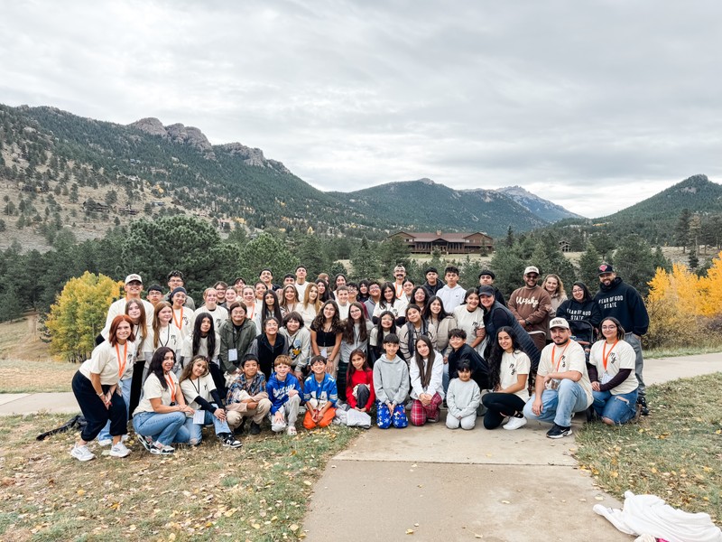 Picture of Angie Larsen and friends in the United Airlines hanger at DIA after running the first ever 5k on the runway
