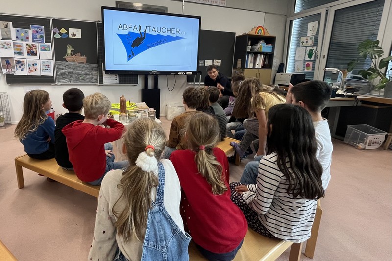 Abfalltaucher Schweiz - Educating and raising awareness among students