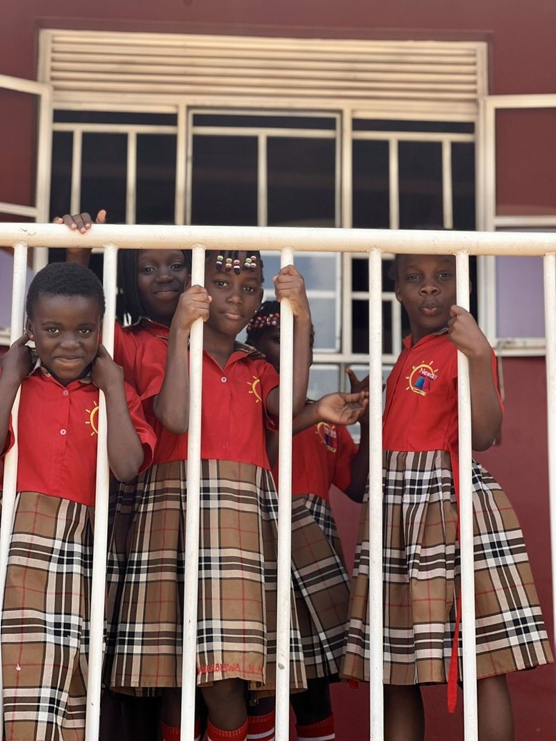 Stream of Life - Uganda - draussen am spielen