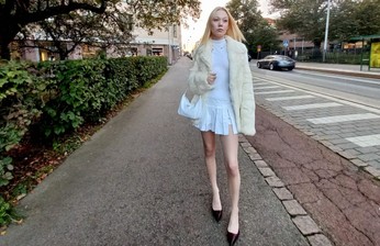 Cinema Orion: Nainen on valttia. Kirjailijavieraina Ansa Ikonen – muistoja filmitähdestä -teoksen (Aviador, 2023) koonneet Oona-Emilia Enkelsaari ja Hilda Ivars.