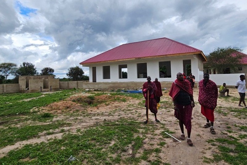 Tansania – Association Elewa-Africa - Arbeiter beim graben