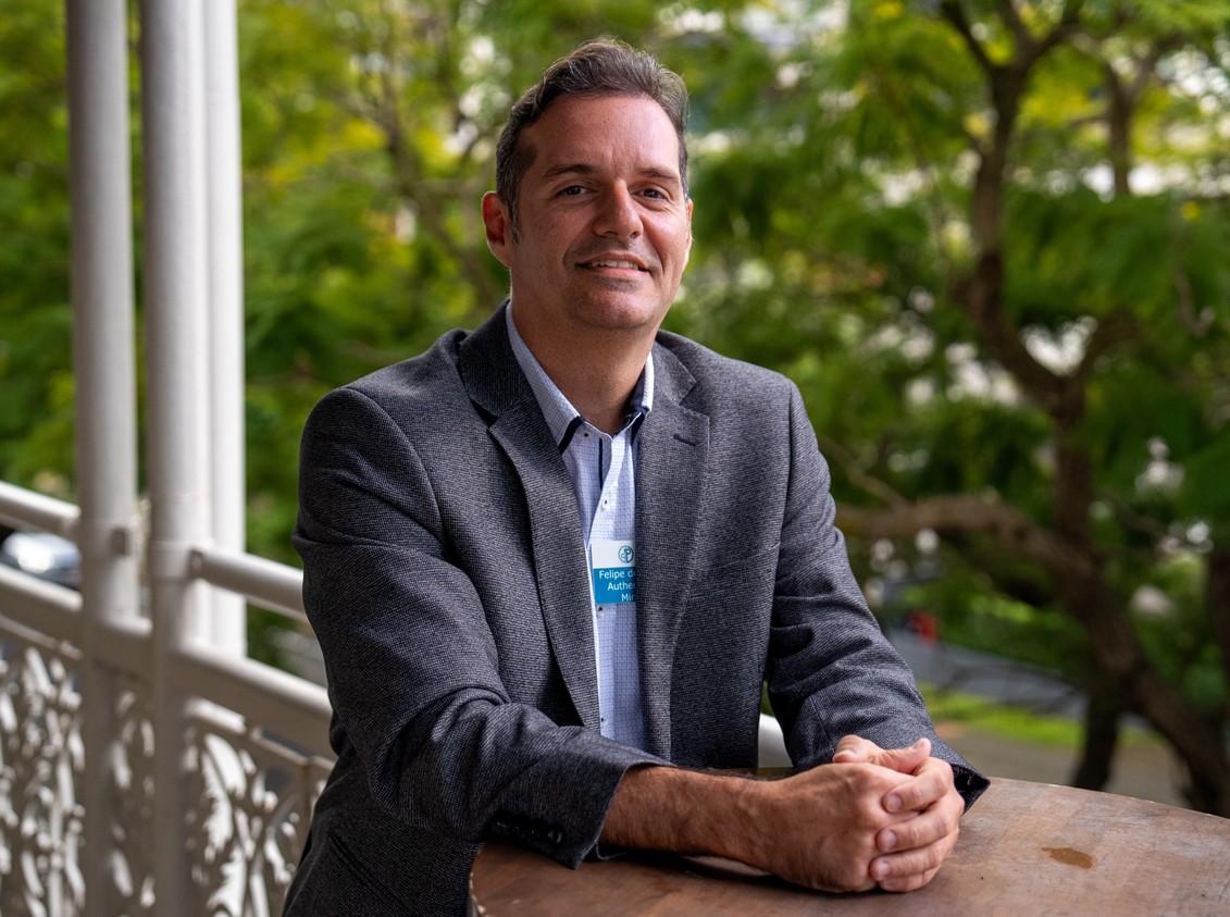 Felipe Oliveira is qualified life and executive coach that leads people to live their authentic lives