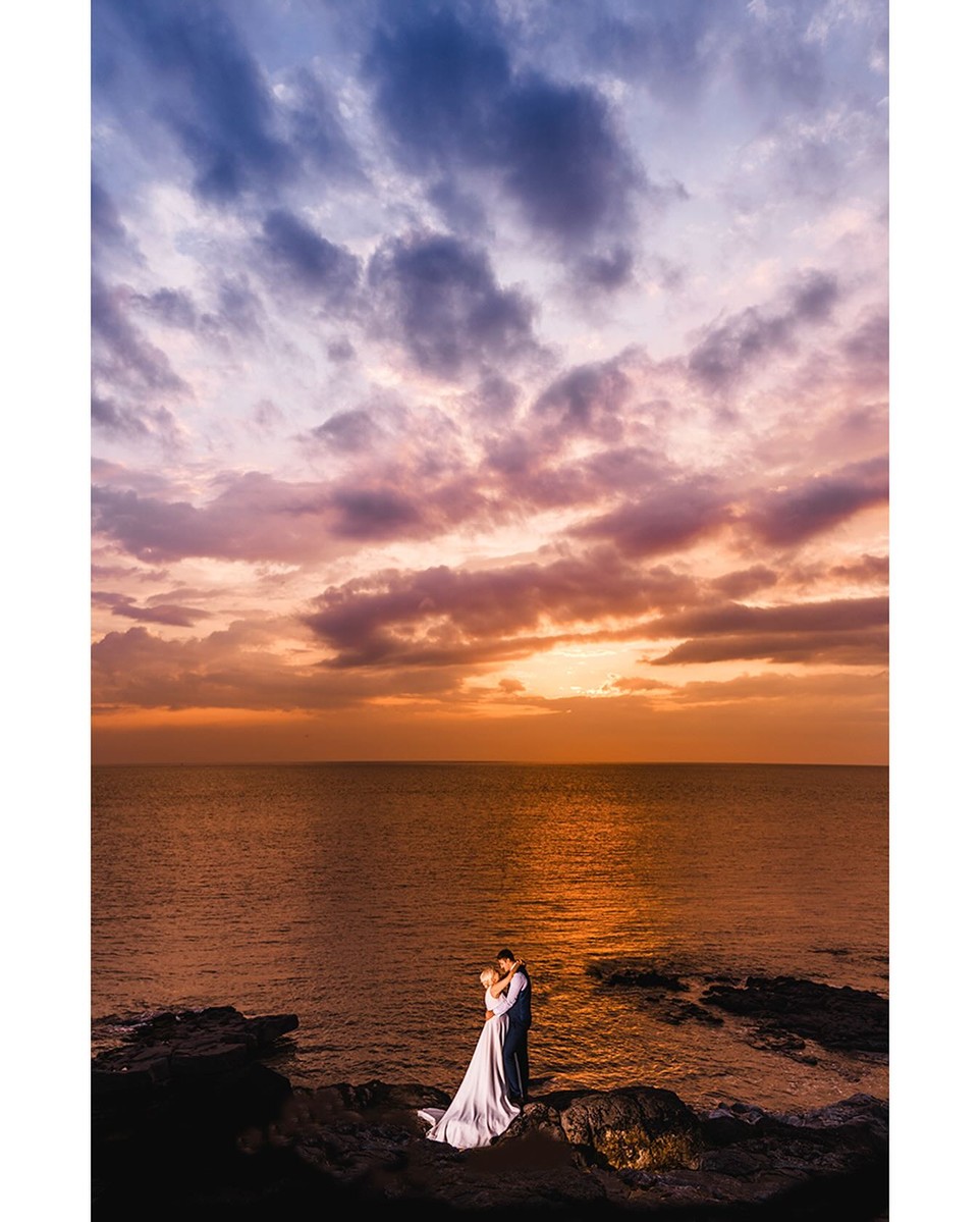 Sunset off camers flash wedding photography at the Vale of glamorgan in Llantwit Major
