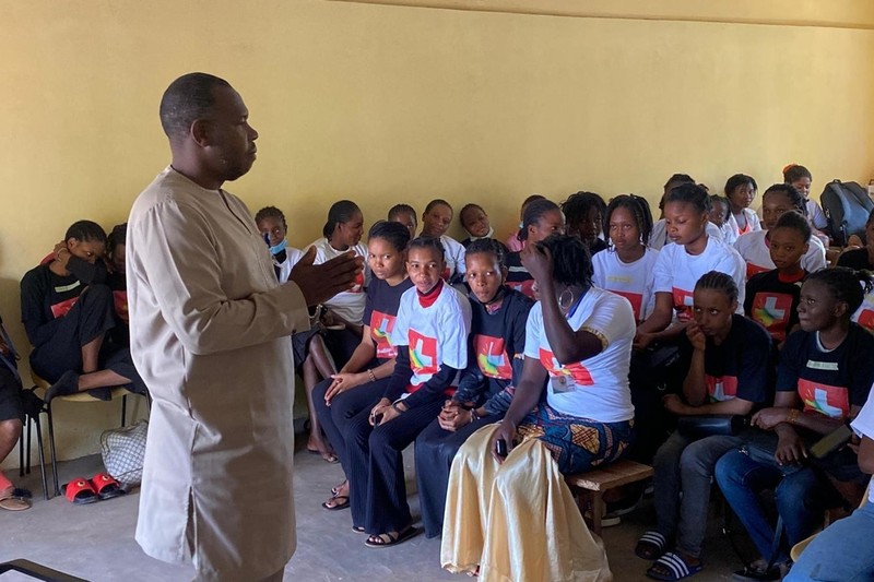 Guinea - Solidarité Suisse-Guinée - Sensibilisation_Jeunes_Femmes