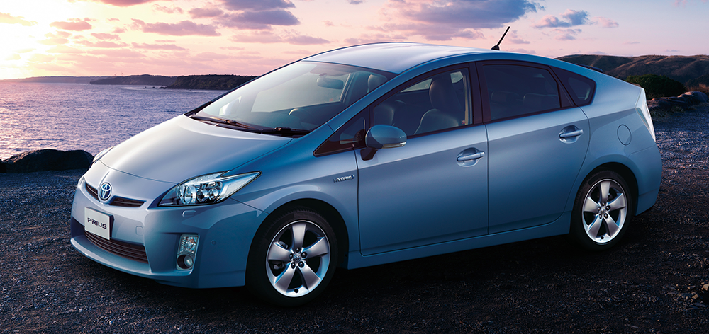 Toyota приус гибрид. Тойота приус гибрид характеристики. Тойота приус 2013. Toyota prius 2016. Тойота приус v 2014.