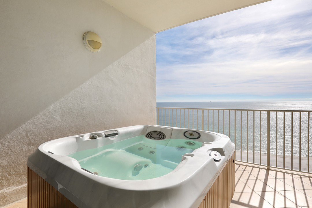 tp Unit1109C Balcony4